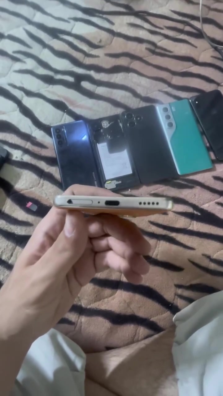 سلام عليكم اجهزه للبيع شلعه وحده شاهد المقطع حته تفهم
هونر x9b
كامون ٢٠ برو 
كامون ٤٠ برو 
ريلمي نوت ٥٠ 
تكنو كامون 
عنواني بغداد البياع ***********
