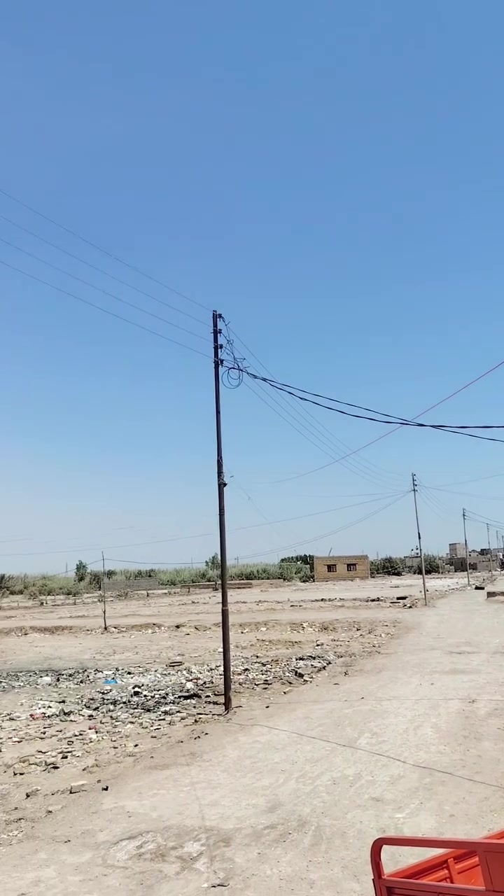 السلام عليكم بيت زراعي 110 مساحه جميع الخدمات متوفره العنوان زيناويه ناحيه اور منطقى حي الحسين يحتوي على غرفه ومطبخ وصاله والطابق الثاني غرفتين وصاله السعر ٢٧ وبي مجال الشراي مستعجل على بيعته ***********
