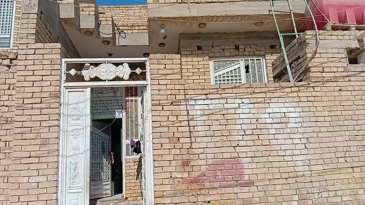 البيت اللبيع 100 ط15والعرض 6 غرفه وصاله ومطبخ وستقبال صحيات داخليه وخارجيه علا الشط الطابق الثاني عوزه سيارتين طابوك الستفسار ***********
