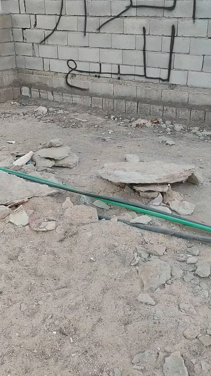 بيت للبيع هيكل مساحت الكاع الكليه 440متر3غرف وصاله وديوان وحمام وتواليت السعر 20مجال بصيط المكان البصره الزبير منطقت الدواجن الشراي يتصل ***********
