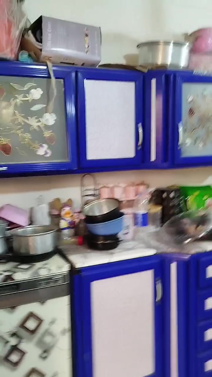 يوجد دار سكن في بغداد /البلديات /حي الزهراء/الاستكشافات النفطيه سابقا عشوائيات المساحه 170متر مكون من طابقين /التفاصيل
الطابق الارضي مكون من كراج كبير وصحيات مشتركه +استقبال يباع مع محتوياته.تخم قنفات حديث مع ميز بلازمه حديث مع سبلت عمودي جديد مع طبلات عدد 7 مع مكتبه+مطبخ يحتوي على كاونتر كبير طابقين وغسلاتة اوانئ معروضات ضمن البيع+صاله صغيره+غرفتين واحده تحتاج إلى ترميم مثل صبغ+صحيات داخليه +درج حديث الانشاء .
الطابق الثاني..غرفه+صاله+مخزن صغير+ساحه مسقفه .
الدار ركن متوفره فيها الخدمات كافه انتر نيت+مجاري +خطين ماء+أما التبليط أن شاء الله قريب مرصوده المبالغ وعن قريب .
الدار ركن على شارع رئيسي وفرعي تبعد عن منطقة الحبيبيه 600متر تقريبا
الاستفسار الاتصال على الرقم ***********
ملاحظه/ اتعهدومكاتبه خارجيه فقط عن المطالبات العشائريه 
السعر خاص او عند المشاهده
يوجد دار سكن في بغداد /البلديات /حي الزهراء/الاستكشافات النفطيه سابقا عشوائيات المساحه 170متر مكون من طابقين /التفاصيل / أو مراوس
