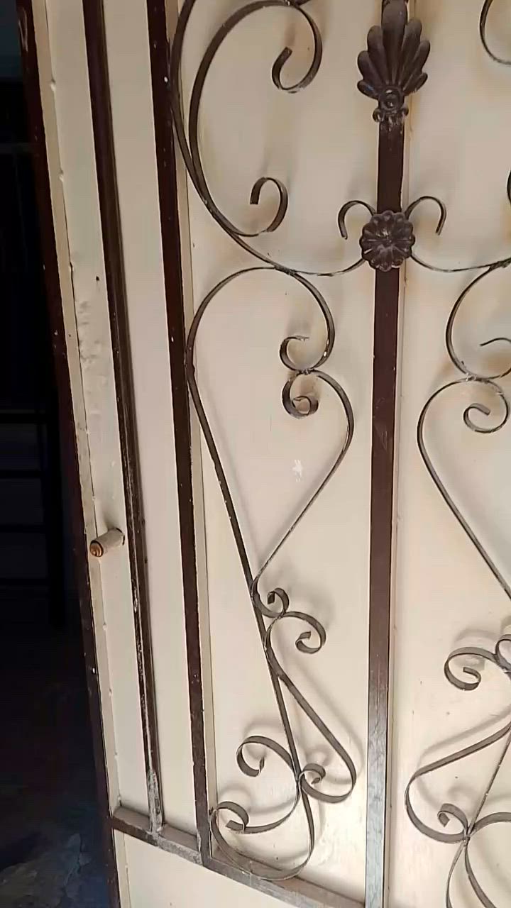 دار معروض للبيع في منطقه باب جديد قرب مسجد الحويره المساحة 50متر طابق واحد يتكون من غرفتين ومشتملات السعر 31مليون الاتصال على الارقام ***********=***********=الدلال أبو حمزه
