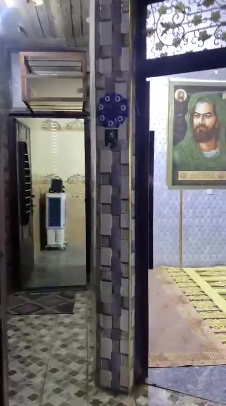 بيت للبيع 
بغداد الكرخ الخطيب الزراعي شارع حشد
المساحة 75 م ملك طابو زراعي سند 25 طابقين

مدخلين اله من هياكل ومن خطيب لان قريب علا هياكل شارع 60 منطقة كلها تبليط وهادئة 

بيت بناء حديث مرتب مثل ما موضح فيديو كله درجة اولى 

طابق اول 
تواليت خارجي استقبال حوش صغير حولي غرفه نوم منور وحمام 
طابق ثاني 
غرفه نوم حمام وتواليت مشترك وسطح 
طابق ثالث سطح 
تواصل مع صاحب بيت مباشرة بدون دلالية 
*********** السعر ب95 مليون وبي مجال بسيط 
ثاني يوم مداور باسمك وفلوس كاملة نستلم ومهله شهرين
