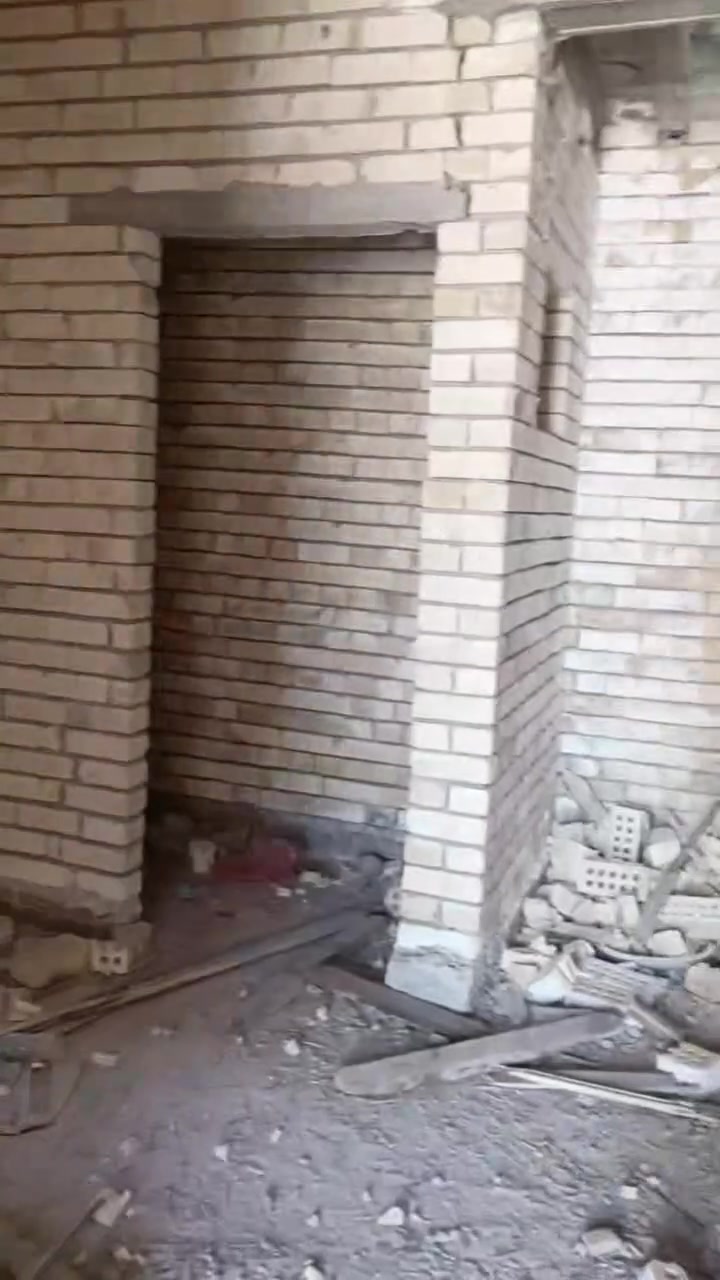 للبيع بيت مساحه ٣٥متر وجه ٣ونص ونزال 10 زراعي صليخ ال 600خدمات ماء كهرباء مجاري شارع مقرنص عرض الشارع 8متر للاستفسار ***********
