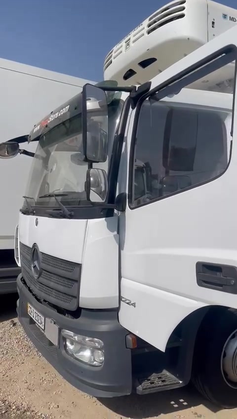 1. النوع: شاحنة تبريد Refrigerated Truck
2. العلامة التجارية: Mercedes-Ben
3. الفئة: Atego 1218
4. نظام القيادة: قير أوتوماتيك
5. الشاسي: ثمان أبراغي
6. المحرك: ديزل بقوة تقريبية 180 حصان
7. نظام الدفع: خلفي
8. الثلاجة: Carrier Supra
9. جسم التبريد: معزول ومجهز بأبواب جانبية
10. مناسبة لنقل المواد المجمدة والمبردة
11. استيراد من أوروبا (TruckStore)
12. الكابينة: مفردة Single Cab
13. سعة الحمولة: من 8 إلى 12 طن 
14. التهوية والتدفئة في الكابينة
15. لوحة رقم: تم تحويل اللوحة إلى رقم شمالي
16. الملكية: الشاحنة مسجلة ومثبتة باسمي
١٧. موديل 2015 الاطارات جديدة بالكامل السيارة لم تعمل في العراق
للتفاصيل الاتصال على المالك مباشرتا ***********

