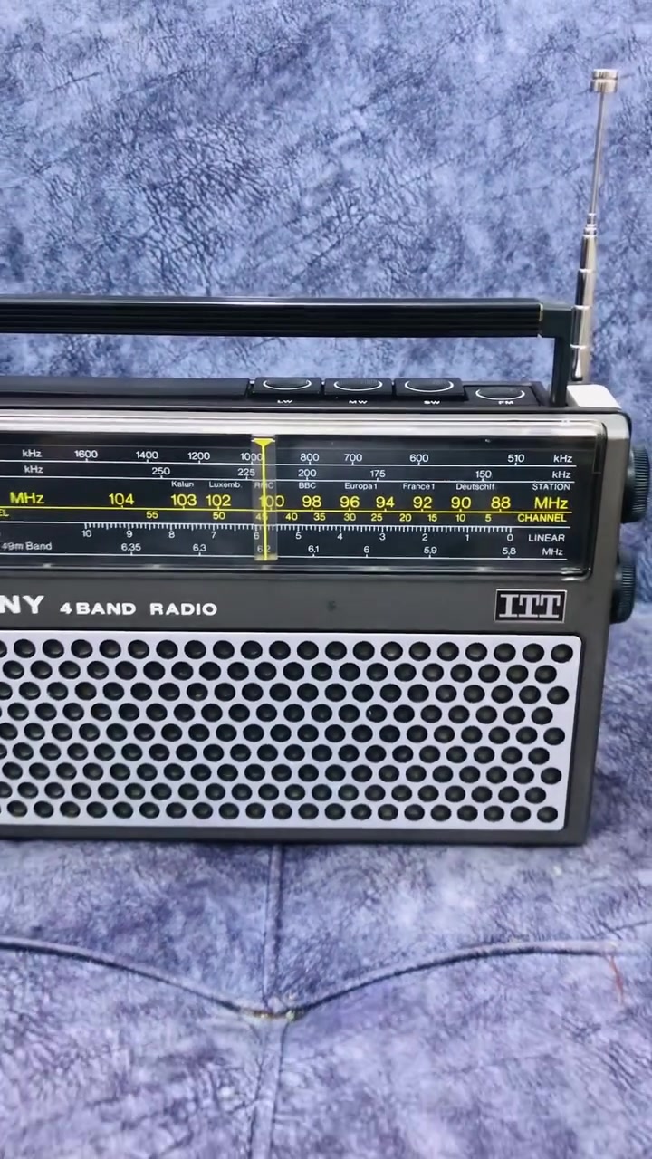 للبيع 📻
جهاز راديو من شركة ITT المانيا
نظافة الجهاز 95 % على شركة 
نظام الراديو FM / MW / SW / LW
كهرباء 220 V + بطاريات وسط 6 🔋
عرض الجهاز  24 عرض 17 ارتفاع 
سحب الراديو جداً راقي ونقي 🎼
للاستفسار اكثر مراسلة الصفحة 
وات ساب *********** اتصال ☎️
