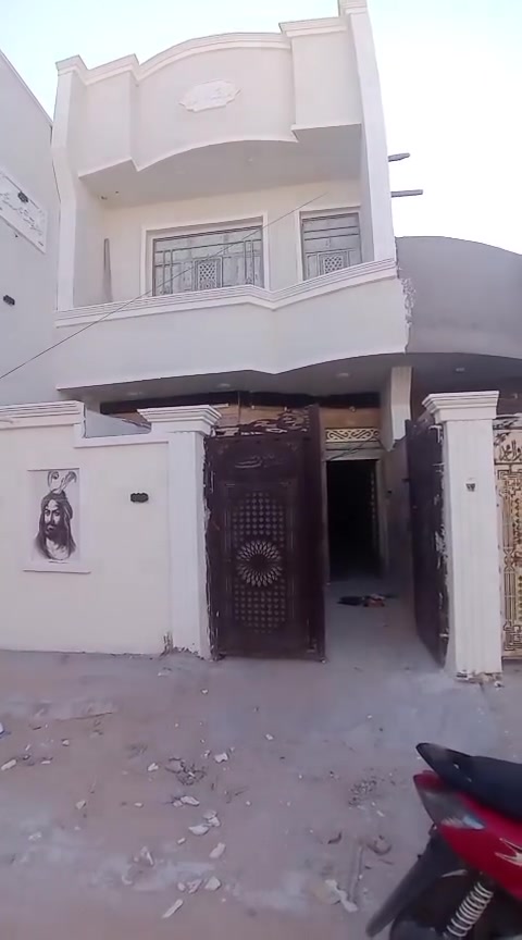 السلام عليكم.
بيت للبيع في منطقة الرئاسه بلزراعي نهايه شارع الساده طابقين يحتوي على غرفتين نوم واستقبال ومطبخ و3حمامات بناء جديد وحاليا فارغ استلام مباشر للاستفسار مراسله الصفحه او الاتصال ***********
