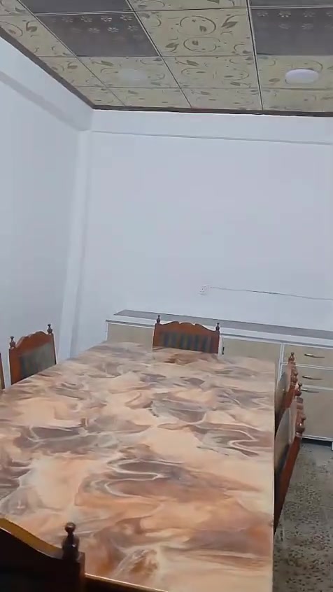 السلام عليكم
مشتمل لإيجار
متكون من ثلاث غرف نوم وهول ومطبخ صغير وصحيات موثق بالكامل من أثاث ومكيفات ومبردات الموقع في حي الزهور كما مصور بالفديو بدون خط مولدة بمساحه ٩٤م وسعر الايجار ٦ ورقات $ مع دفع تأمينات عن ضرر بالاثاث والأجهزة الكهربائية والاستفسار أكثر الاتصال على الرقم 
***********
***********
