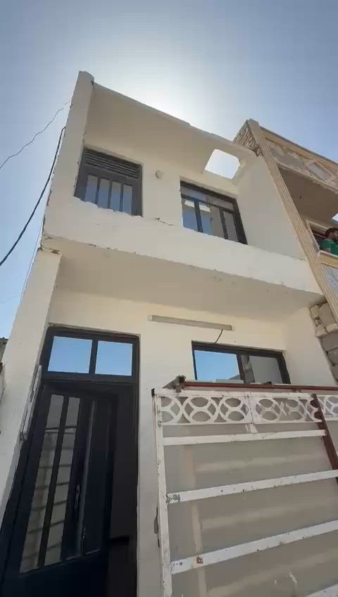 السلام عليكم ورحمة الله وبركاته 
(يرهم سكن ويرهم استثمار إجارة ٣٥٠)
بيت ٥٠متر طابو زراعي سند٢٥ قرار محكمه 
ماء وكهرباء وانترنيت 
يحتوي على صاله مطبخ وخدمات 
 وغرفتين فوك وحمام 
العنوان بغداد الدوانم نهاية الشرطة الخامسة مقابل جامع الفردوس بل قرب من الاعلام والسيدية 
السعر نقد ب٣٧ 
وبل قسط ٤٧ مقدمة ٢٥ وكل شهر ٥٠٠ 
***********
***********
