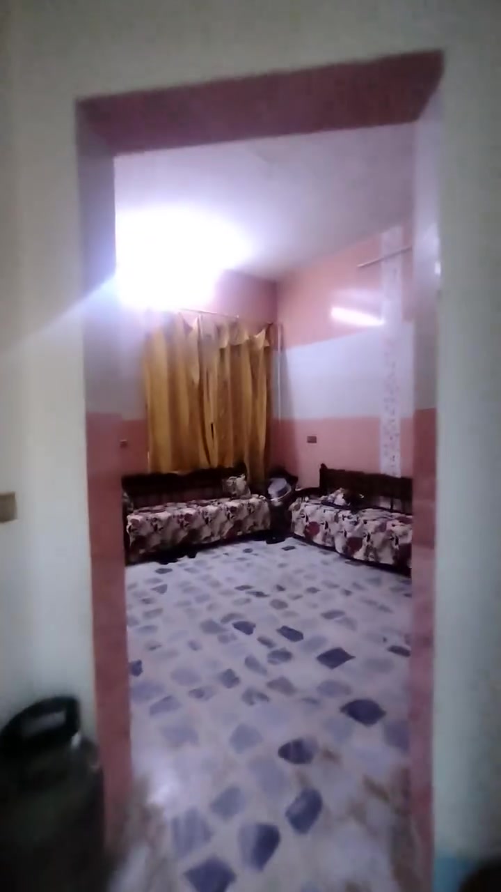 السلام عليكم
بسبب عدم الاتفاق على السعر
وبسبب الوعود الكاذبة
تم تنزيل السعر #بيع_مستعجل 
بيت للبيع 160 متر واجهة 7 ونص
ثلاث طوابق 6 غرف نوم واستقبال
ومطبخ وصحيات وهول داخلي وبيتونة وكراج
معزول بدرج خارجي
الطابق الأول كامل
 الطابق الثاني والثالث غير كامل
العنوان القوسيات مدخل أسواق ابو علي
قرب جامع جبل أحد فرع هادئ قريب عالسايدين 
عرض الشارع 8 أمتار سعر مناسب 
سند زراعي بي وصل بلدية
لمعرفة السعر علق ب تم

***********
