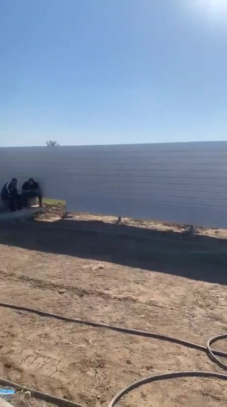 السلام عليكم نص دونم طابو 25بي بيتين ومضيف خارجي وصحيات معزوله خارجيه 3حدايق وحده خلفيه واثنين اماميات  بناهن 2025 المدائن الورديه بعد كيلو ع الشارع المنطقه مبلطه جديد ومجاري ورصيف كهرباء وماء 
***********
