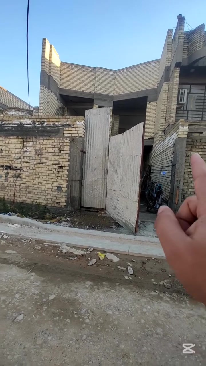 سلام عليكم توفر عندي بيت زراعي سند 25 سند وكاله موجودات على طابو الخلاني مساحه البيت 190---متر الجبهه 7ونص ---نزال 25--- بناء حديث 2026 البيت بي5غرف البيت كامل عوزه شي بسيط بيبان وشبابيك وكاشي شغل البيت بواري خلاطات شغل تركي درجه اولى منطقه كامله كل الخدمات مي مجاري كهرباء تبليط موقع البيت البلديات الضباط خلف الصحفيين اقرب نقطه داله مدرسه ابن خلدون مدرسه زين القوس منطقه حي الامير الاستفسار اكثر *********** السعر خاص الرد واتساب ماسنجر حسن للعقار
