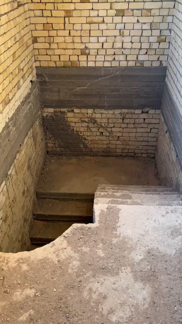 بيت مثل ما واضح تصيور فيدو جوه لمكان كربلانء مدينت العاب نوارس كربله ع طريق لحر حي زيتون  شارع ٦م قريب ع شارع لعالم. بصفه  بيت ٣طوابق مثل ما واضح بلفيدو. لي يريده ينتصل او يتفضل خاص الرقم ***********ويبعد عن لمام لحسين 5دقايق وع مرقد لحر 3دقايق
