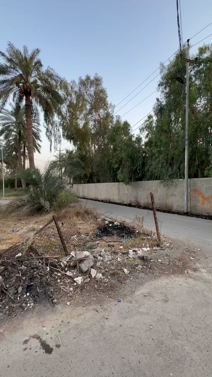 🔥 فرصة مميزة للبيع 🔥

قطعة أرض بموقع ممتاز واستراتيجي للبيع

📍 الموقع: شارع المراسمه – نزلة المركبن (السادة الشرفة)

📐 المساحة: 500 متر مربع
📜 الطابو: زراعي سند 25

▪️ الواجهة: 17 متر
▪️ النزال: 30 متر

✅ تقع على شارعين
✅ موقع هادئ ومناسب للسكن أو الاستثمار
✅ أبعاد ممتازة تسهّل عملية البناء والتقسيم
✅ منطقة مخدومة وقريبة من جميع الاحتياجات

فرصة لا تعوض للراغبين ببناء منزل الأحلام أو للاستثمار طويل الأمد.

💰 السعر مناسب وللجادين فقط

📞 للاستفسار والتفاصيل أكثر، التواصل على الخاص ***********
