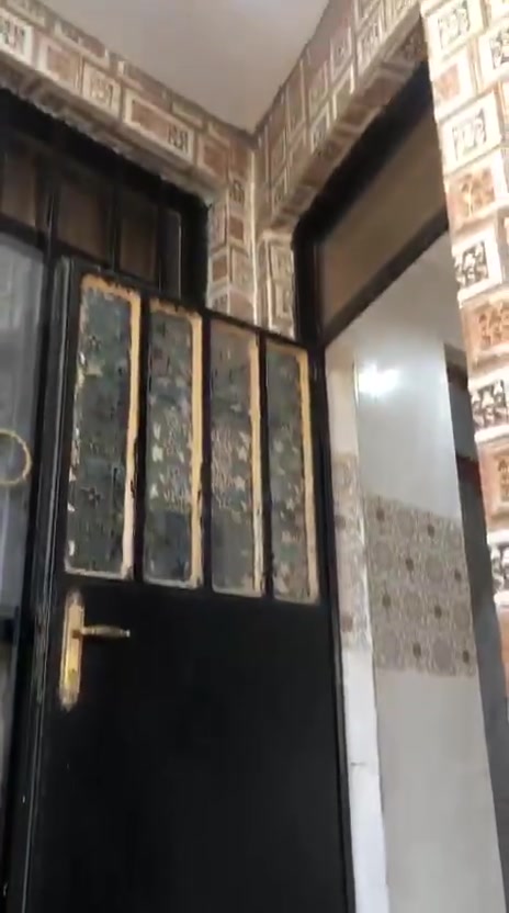 السلام عليكم 

(بدون دلالية)

شقة للايجار في اليرموك حي الداخلية، 3 غرف + هول + مطبخ + حمام. الشقة طابق ثاني و سعر الايجار مليون و يشمل فاتورة الكهرباء (خصخصة) و فاتورة الماء. الشقة متوفرة للسكن ابتداءاً من الشهر الثامن. متوفرة لموظفين او طلاب كلية. 

للتواصل على الواتساب مراسلة الرقم التالي و ستتم الاستجابة باقرب وقت ممكن:

***********
