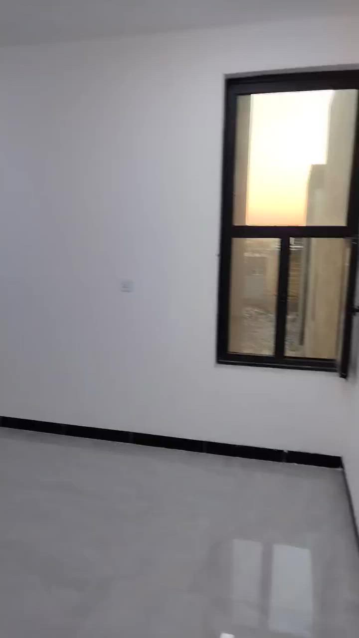 شقه الايجار في حي المهندسين قريبه عسريع ابوغريب ***********
