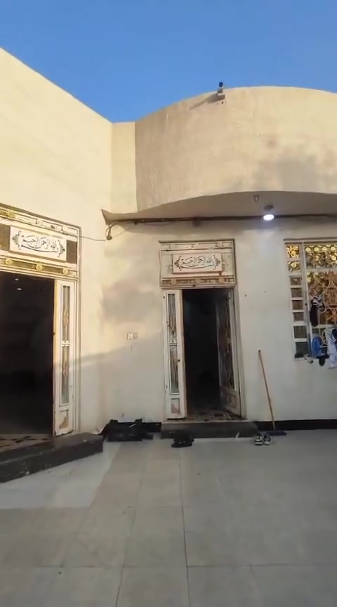 دار البيع رقم بي معامله في دور الشرطه قرب معراض السيارت مل الحيانيه بيت مسحه 200متر طابق واحد وعرض الشارع 30السعره 140 
***********
