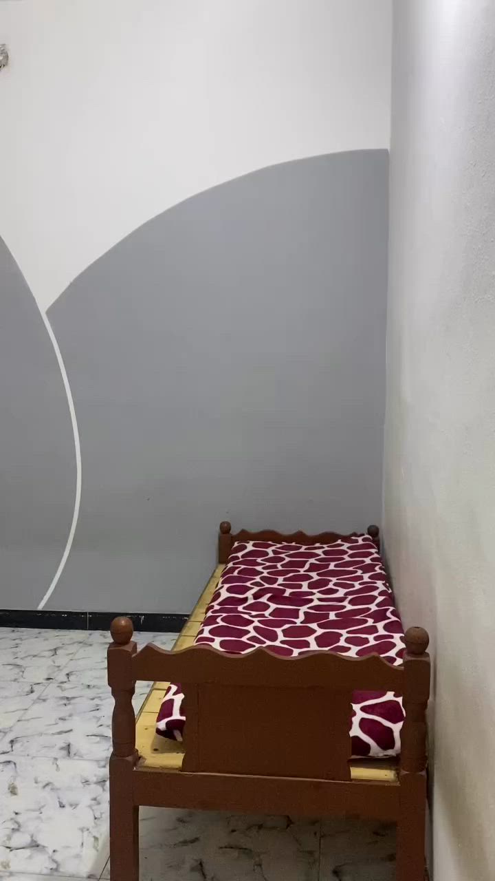 بيت لبيع مساحه ٢٠٠متر زراعي المقداديه شهربان حي العسكري شارع ابو غزال مستعجلين ع بيعته غرفتين نوم وصاله واستقبال ومطبخين حار وبارد وحديقه صغيره برا لاستفسار خاص ***********
