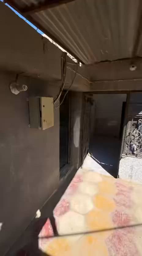 سلام عليكم بيت مساحه  125 قرب  البرج  كاع الساده الطبطبائين  بيت عالي عن شارع
***********
