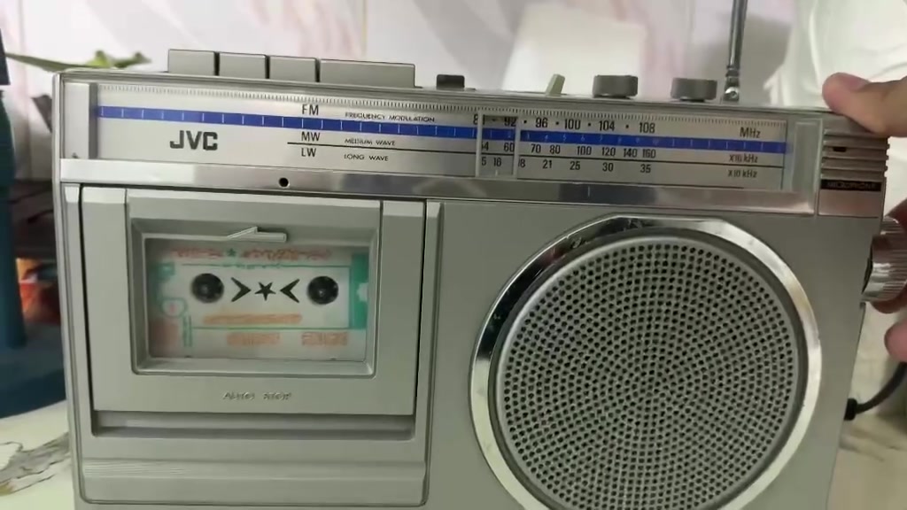 راديو مسجل JVC للبيع شغال بشرط نضيف الشراي يراسل او يتصل واتس اب ***********

