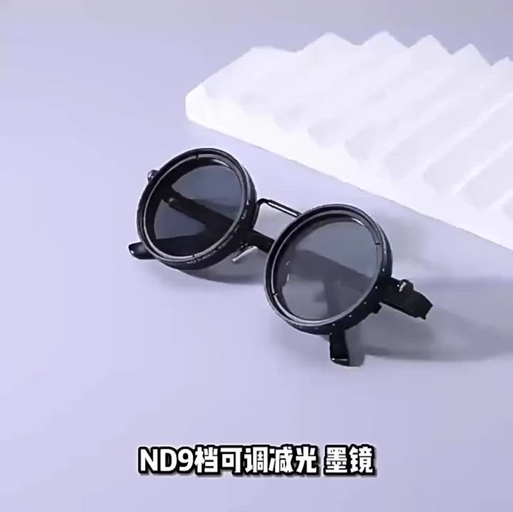 🕶️ *نظارة ND Vario ستيم بانك - ستايل يختلف* 🕶️

مو بس نظارة.. قطعة فنية تلبسينها!

🌀 *عدسات دائرية متغيرة*  
مظهر غامض وأنيق + حماية من الشمس. والإطار الخارجي دوار بمؤشر "ND Vario" مثل عدسة الكاميرا بالضبط

⚙️ *لمسات ستيم بانك ميكانيكية*  
أذرع معدنية بسبرنغ خارجي + مفاصل ببراغي بارزة. كل تفصيلة بيها تحچي ميكانيك

🛡️ *هيكل معدني كامل لون أسود مطفي*  
متينة وتتحمل، وجسر الأنف مزدوج ثابت. وياها وسادات أنف شفافة قابلة للتعديل علمود الراحة

🎁 *العلبة بيها:*  
النظارة + حافظة صلبة سوداء تحميها

💰 السعر 27,000 دينار فقط شامل التوصيل 🚚

🛒 اطلبيها هسه لو تحبين تكونين مختلفة عن الكل!

#نظارة_ND_Vario #ستيم_بانك #نظارة_دائرية #ستايل_مختلف


**إذا كنت صاحب هذا الإعلان وتريد حذفه لأي سبب، رجاءا أرسل رسالة إلى الدعم الفني**