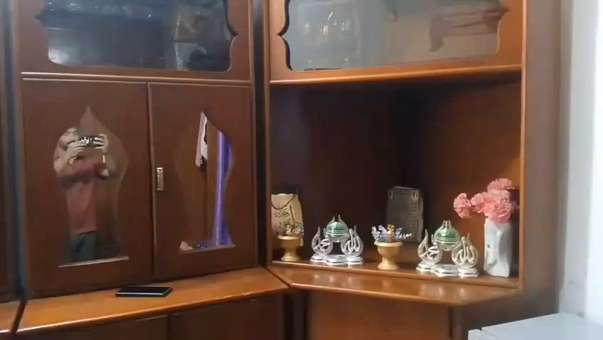 سلام عليكم غرفه حطاطة مستخدمه قليل  للبيع سعر ٧٠٠ وبيهة مجال المكان البحيره الحبانيه.  ***********
