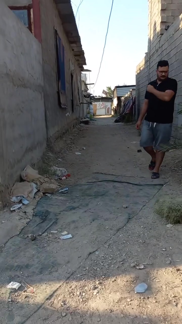 السلام عليكم بيت تجاوز نهايه حي اور قرب نادي التحدي مجاوز شارع السدة الجديد البناء بلوك بي غرفتين وصالة ومطبخ واستقبال وكراج متوسط 
البناء فوك ١٠٠ متر... السقف سندويش متوفره كافة الخدمات وبنص البيوت الطابو السعر ٣٦ .. استفسار أكثر الاتصال ع الرقم ***********١
