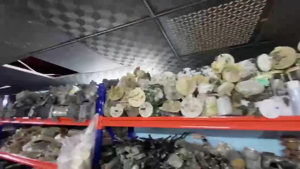 المحل للبيع وغراض المحل للبيع باسعار الجملة شي على شي حسب القطعة اسعار تنافسية البيع مستعجل للاتصال والاستفسار ***********
