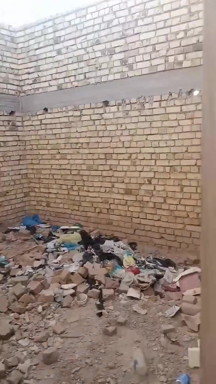 هيكل للبيع زراعي الشارع صورة سيد جاسم المساحة 400بناء 200 واصل للسقف يبعد عن طريق الناصرية 150متر السعر 60وبي مجال 
***********
