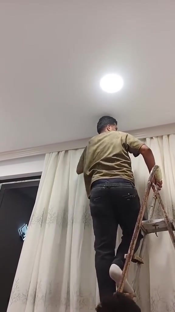 بكافه الستائر والاقمشه التركيه وتثبيت وغسل وكوي  للاستفسار مراسلتكم على ارقامنا 
*********** ابو الدر
