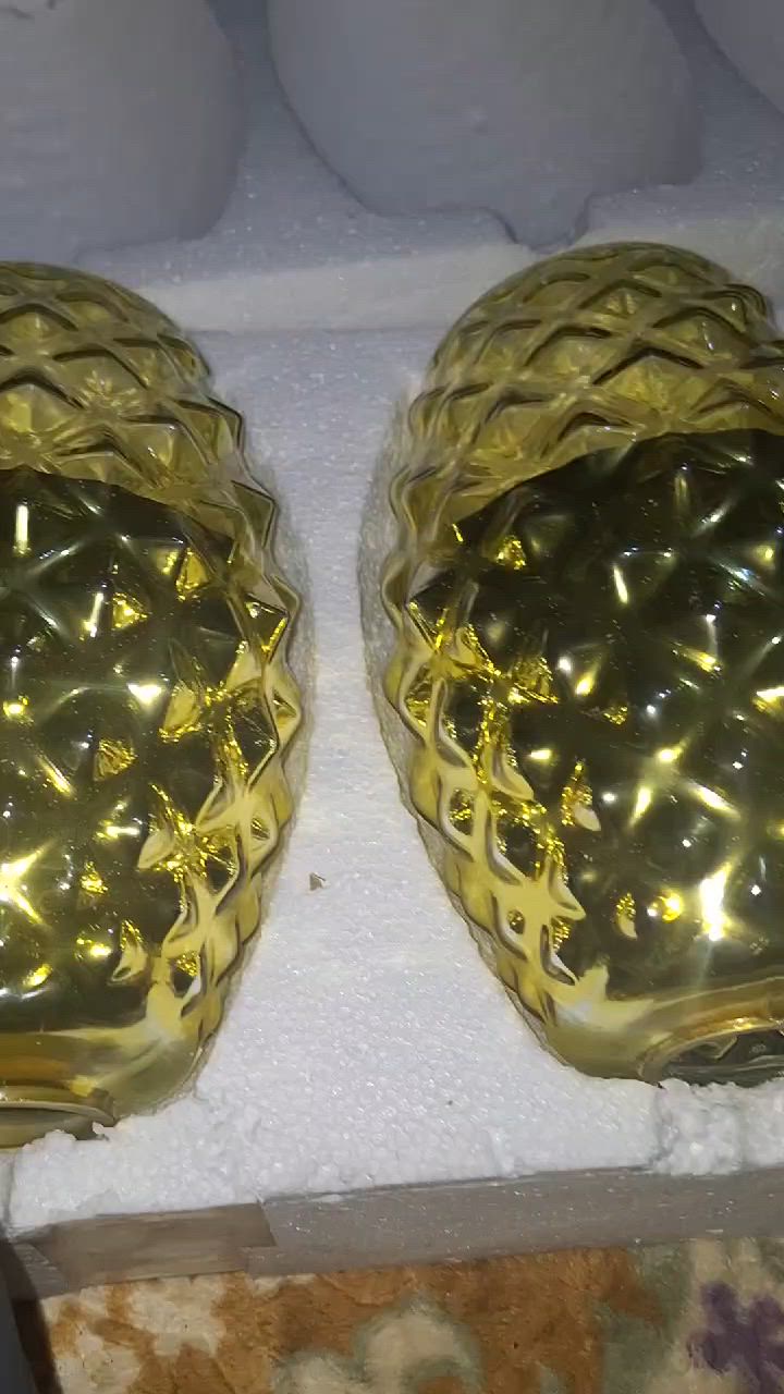 زوج ثريات ذات تصميم مميز وحديث صناعة الصين متوسطة الحجم وذات اضاء عالية صفراء السعر 100 الف دينار عراقي فقط