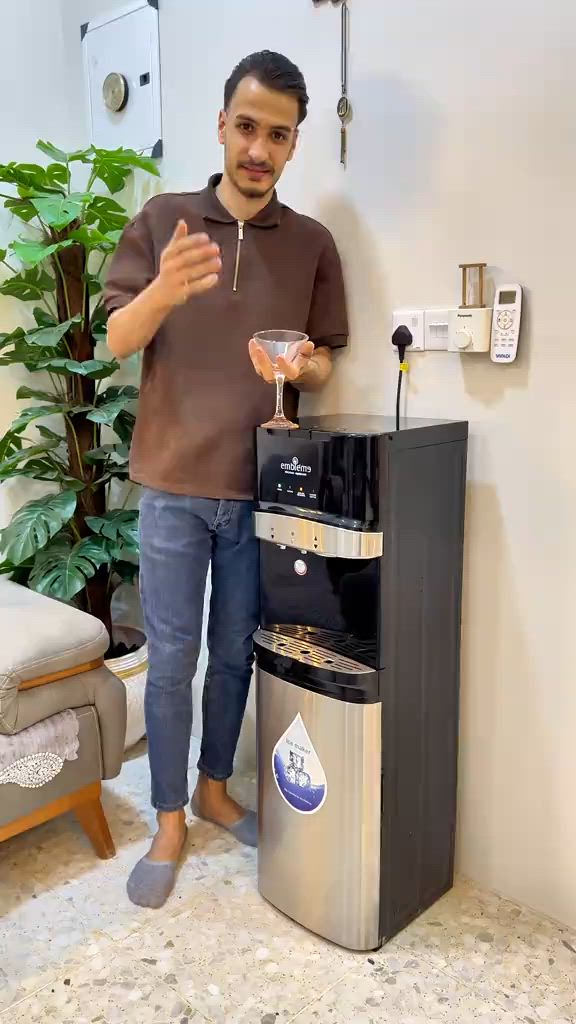 ⁨	براد احدث اصدار بتقنية مضافة لصنع قوالب الثلج مع ماء بارد وحار، والاهم هو نظام البطل المخفي ماركة امبليوم منشأ الماني ضمان سنه  العاصمة  *********** ***********⁩
