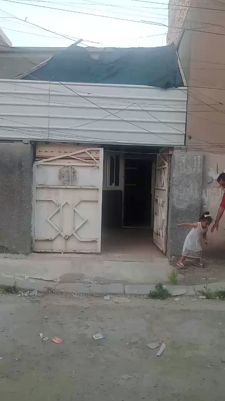 السلام عليكم
⚠️يعلن مكتب عراق السلام للعقار 
      عن توفر 
🏠 منزل للبيع مساحة 100م طابق واحد مربع
      منطقة ال 5000 قرب على سوك الچبير مدخلين
       استقبل + مطبخ +صحيات + ترك +وغرفة نوم 💤 
مثل ما واضح عدكم بالفديوا 
للاستفسار الاتصال على الارقام :
لؤي التميمي 
***********
رياض التميمي
***********
قصي التميمي 
***********
أو زورنا في مكتبنا مكتب (عراق السلام) للعقار 
العنوان : شارع جامع النور
اهلا وسهلا بيكم
