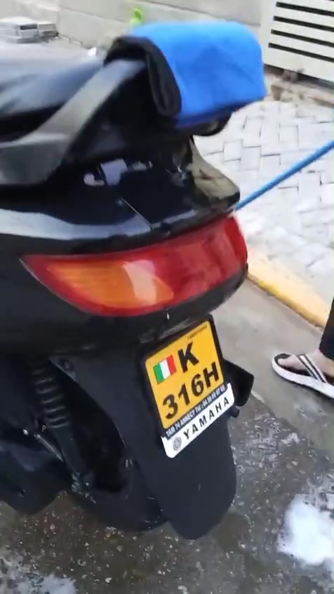 السلام عليكم
دراجه فراشه للبيع. 
الدراجه نضيفه. 
قبل سبوع من جفتته
دبلات جدد  
كهربائيات كله شغاله 
الدراجه ما بيه اي نقص. 

الدراجه سعره 300 الف. وبيه مجال للطيبين

لاتصال على الرقم ***********☎️🌚
