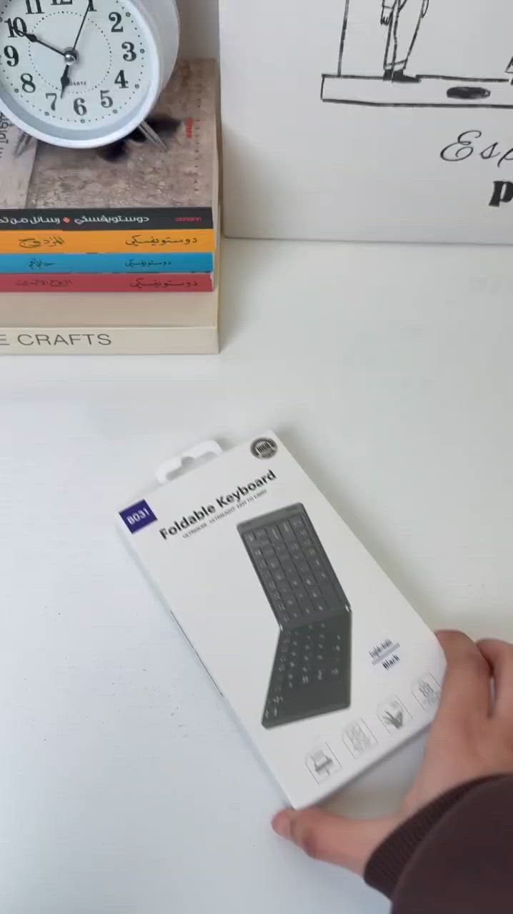 🎯 كيبورد بلوتوث صغير قابل للطي — الحل الذكي للكتابة في أي مكان!

✈️ خفيف وسهل الحمل، يطوي وينفتح بثوانٍ!

📱 يتصل بسهولة مع الجوال، التابلت، واللابتوب عبر البلوتوث.

⌨️ مفاتيح عربية وإنجليزية لكتابة مريحة وسريعة.

🔋 بطارية قابلة للشحن تدوم لساعات طويلة من الاستخدام.

💼 مثالي للسفر، الدراسة، والاجتماعات الميدانية.

🖤 تصميم أنيق وعصري بلون أسود يناسب كل الاستخدامات.
السعر : ١٥٠٠٠
لطلب المنتج مراسلتنا على الواتساب ***********