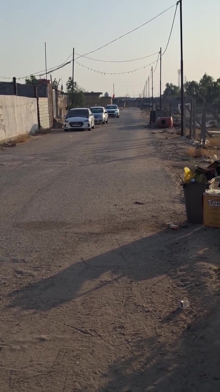 بيت للبيع المساحه ٣٠٠ متر خلف الحسينيات على شارع ياحسين عامود 200 يصلح سكن وحسينيه ***********
