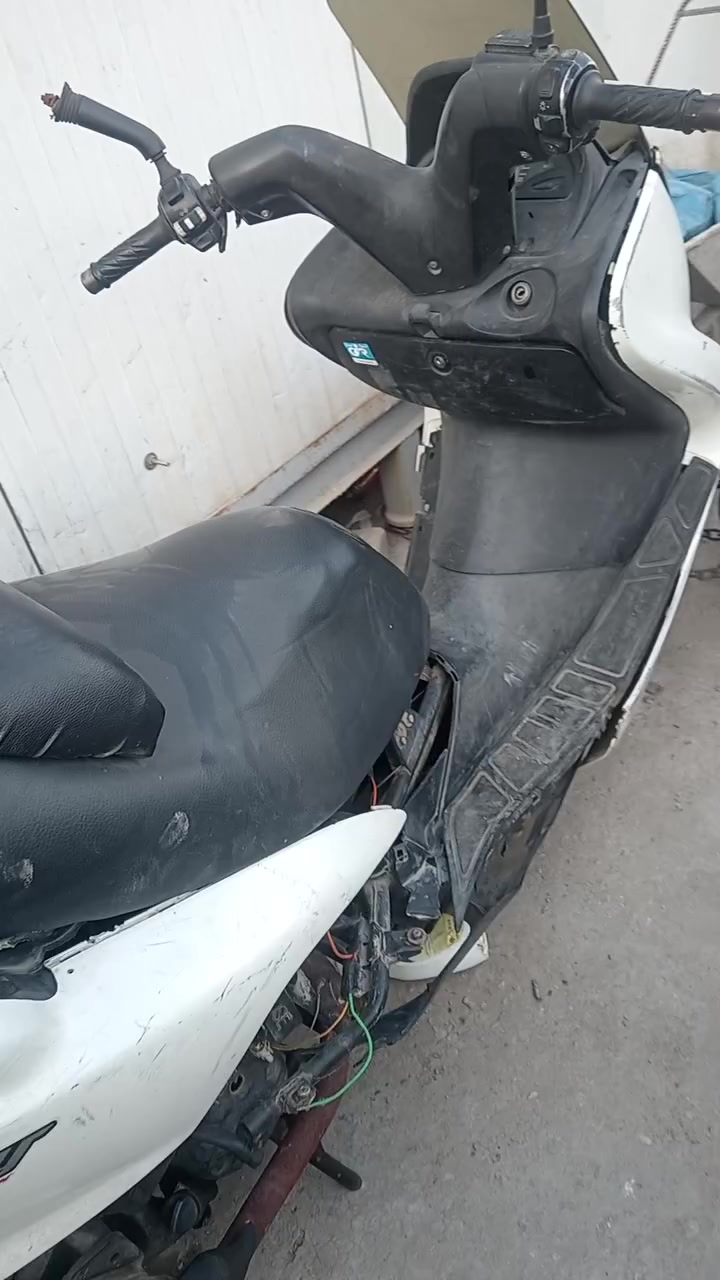 السلام عليكم فرخ ماجسته هندر تجفيت جديد ومبين انكلبت بيه وريد ابيعه كوم حديد انكلبت ما اشتغلت بعد بس التجفيت ١٢٥ رقم *********** سعره قفل ٢٠٠
