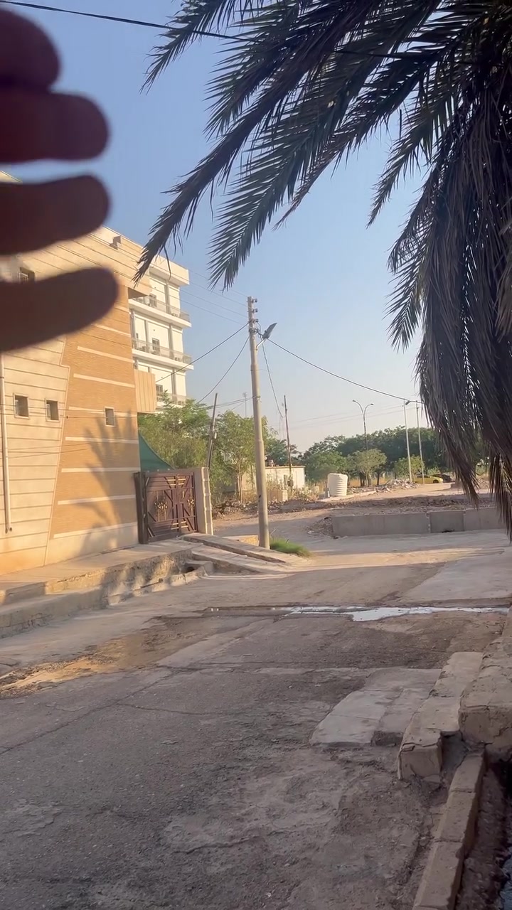 بيت للبيع طابو
العنوان حي عمال خلف المحكمة الجديدة 
بي اربع غرف 
استقبال
مطبخ
صحيات
مساحة البيت 200 متر
السعر 65 مليون و بي مجال للاستفسار 
***********
