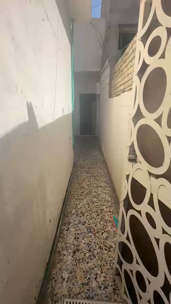 سلام عليكم يوجد في حي شرطه ع شارع عام طابو ٧٥ مساحة غرفتين سعره لايجار ٣٥٠ ***********
