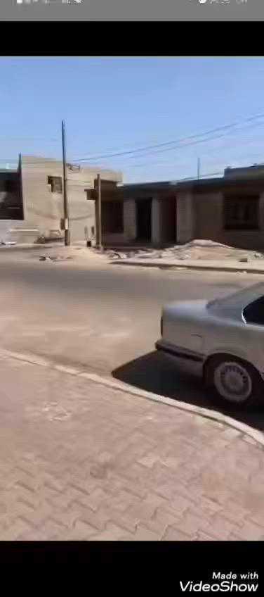 بيت للبيع هم منطقة هدوء وهم سعره مناسب وهم منطقة قربها مدارس وخدمات كامله وشارع مالته عريض ٢٠ متر تفاصيل البيت منطقة حي ١٨ شارع ٢٠ يسمونه شارع الشهيد شيخ جاسم الخالدي رقم الدار ١٥٦٦ مساحته ١٥٠ متر بي ٤ غرف نوم واستقبال ومطبخ وحمام خارجي وداخلي قاطين البيت بي نواقص بسيطه لبخ واجهيه وبيتونه وطارمه كاشي داخل بيت سيراميك ومرتب بناء صبح القاط الأول طابوك والقاط الثاني فرمستون سيارة تدخل بالطارمه لان جبير واذا اكو مراوس شقه بالقادسيه او قطعة او بيت زراعي مع وجود الفرق نتفق ان شاءالله والي يريد تصوير البيت يراسل ابو بيت واتساب ويدزله تصوير البيت موقع جدا راقي ومناسب السعر او للأستسفار الاتصال على الرقم ***********
