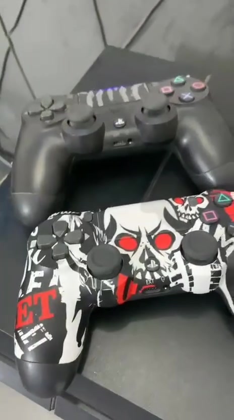 PlayStation 4
فات مهكر  نظام ٩ القديم المرغوب
 ذاكرته 1TB يعني الف گيگة
مع يدات ثنين وحده الاصلية وحده تجارية  
بي هواي العاب وتكدر ضيفله الي يعجبك
الالعاب الموجوده

1: God of War Ragnarök
2: GTAV
3: Injustice 2 
4: Hitman 3
5: Call of Duty
6: Uncharted 4
7: pes 26
8: Spider-Man 
9: Sniper   4 
10:Mortak Kombat 
11:A Way Out لعبه زوجي
12:لعبه سيارات
 التواصل خاص او واتساب
***********
