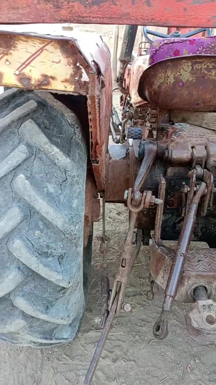 السلام عليكم مكينه عنتر البيع مكينه نضيفه شغل وكرب نكره سلف باور مكاني ميسان المجر الكبير  رقم راعيها اني مكلف بل نشر *********** ابوقاسم +فدان تركي حجم 14هم البيع
