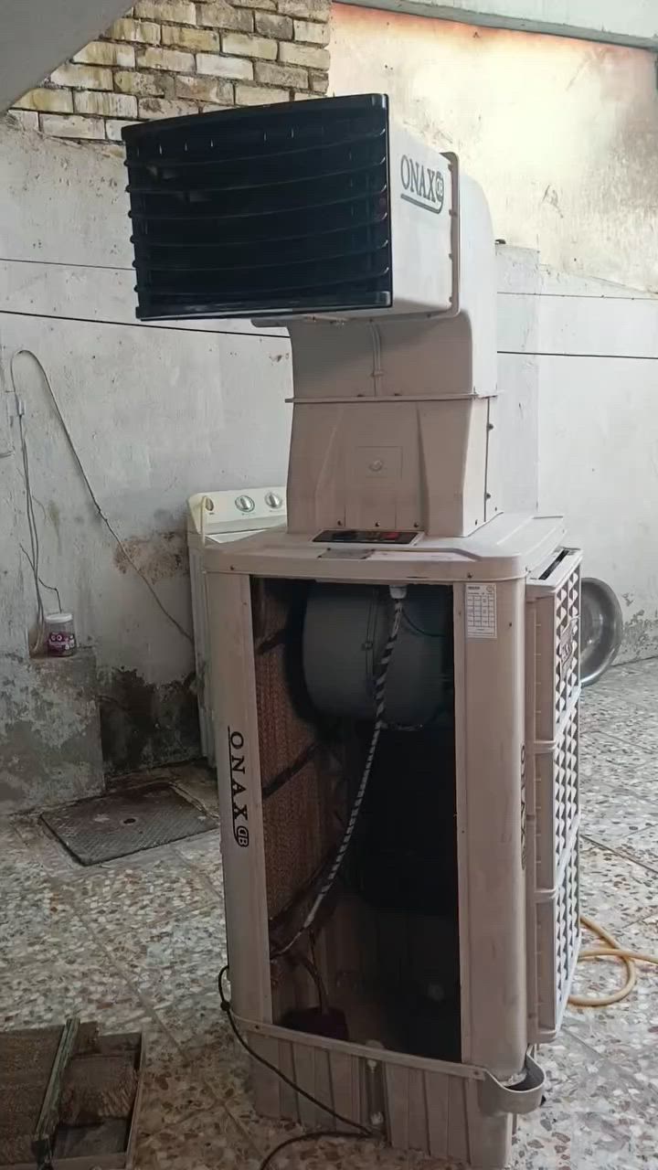 مبردة كبيرة نظيفة للبيع لعدم وجود مكان الوشاش الجديدة قرب العياده الشعبيه.. ((٣٠٠,٠٠٠ ألف)) وبيها مجال بسيط... ***********
