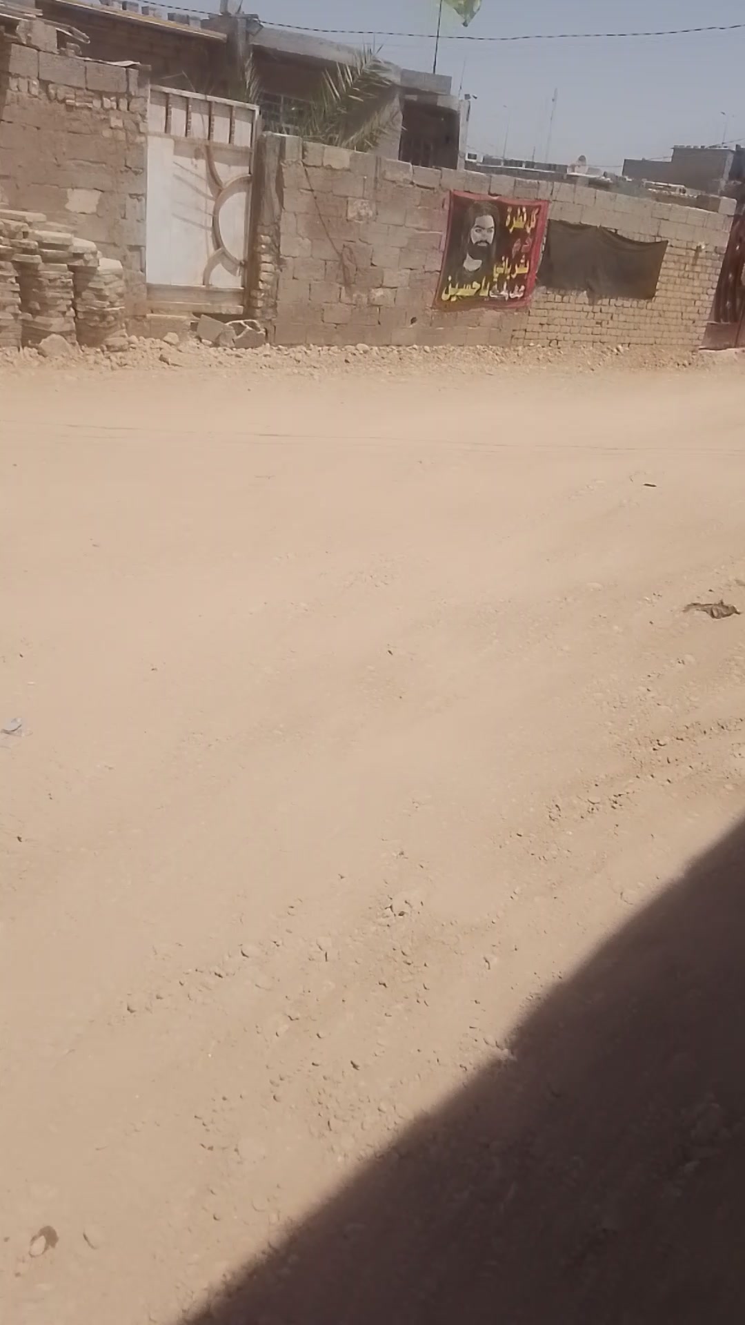 السلام عليكم بيت للبيع بغداد 
حسينية معامل مقابيل مستشفى تركي جديد يم باب تشابيه 
مساحة 115مع اغراض البيت يباع بسعر 25 وبي مجال للتواصل 
***********