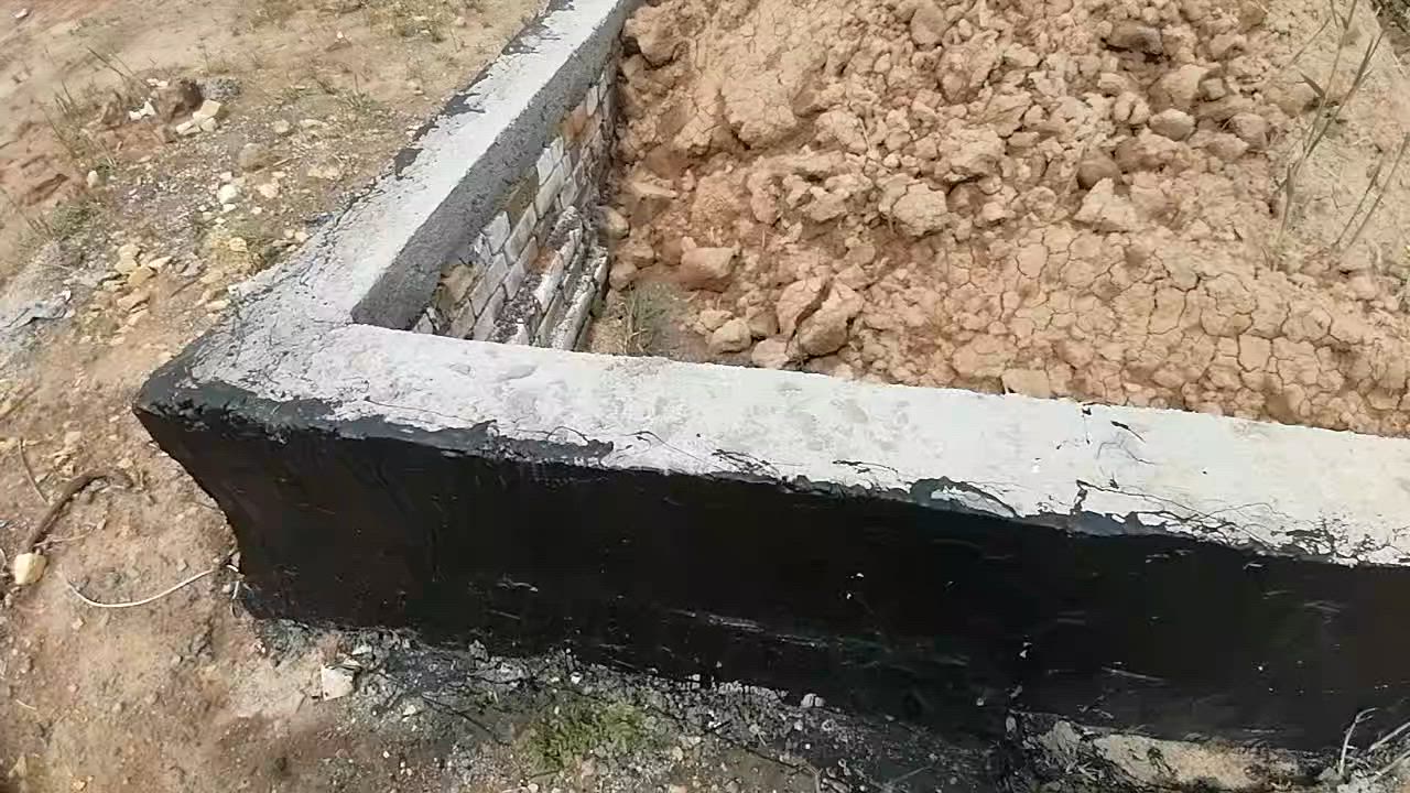 متوفر  ١٢٠٠ متر زراعي ١٧  بالداحرة وجه علئ الشارع مبني بيها بتلو ٢٠٠ متر  بناء هرمي تصميم مهندس 
شارعها سبيس بصف السدة  قريبة علئ المجمعات السكنية
الاتصال ***********

