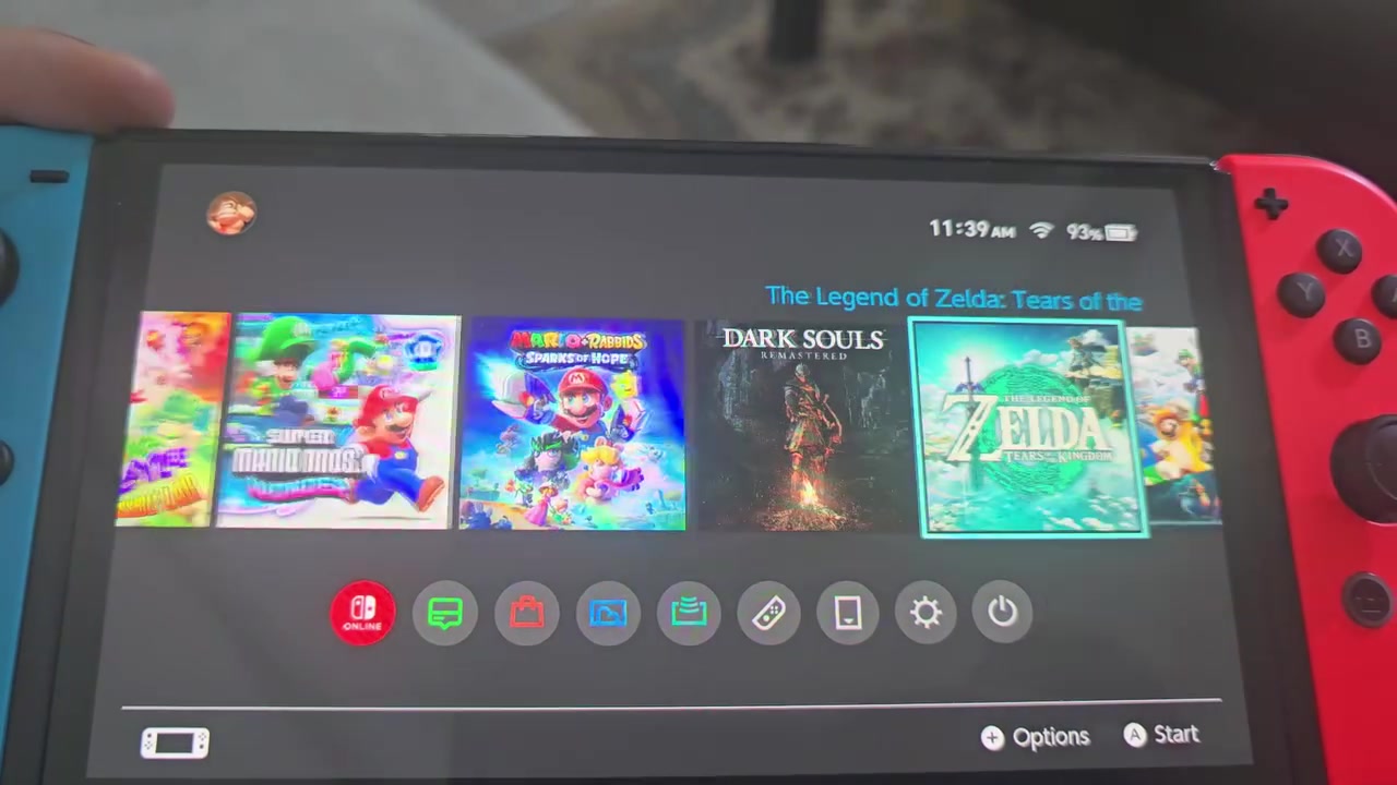 السلام عليكم 
نيتندو سويتيش اوليد  مهكر Nintendo Switch OLED 
ذاكرة :512 من سان ديسك 
وياه جوستكين مثل ما موضحات بالصور 
الجهاز نظيف جداً ولا شخطة ومن تجي تفحصة وتشوف نظافتة
مهكر وجاهز اونلاين واوفلاين وبيه الالعاب اللي بالفيد ، وأي لعبة ثانية تريدها ممكن انزلها الك 
السعر :475 الف قفل ، عجبك السعر تفضل خاص 
ما عجبك اعتبر نفسك ما شفت البوست
***********
