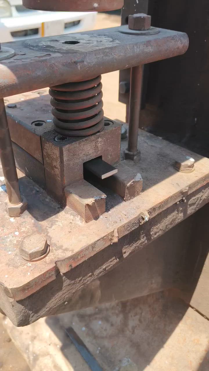 بريس سنتريك خطاف امريكي 40 طن بي قالب يكص راسطه انج 6ملم ، بغداد باب الشيخ  واتساب ***********
