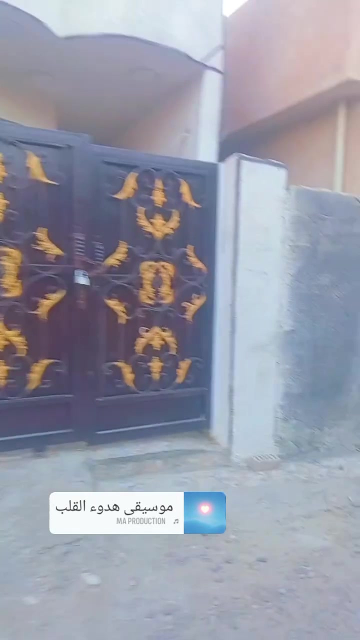 السلام عليكم بيت للبيع مساحه ١٠٠متر بل مراسمه مقابل مرطبات الرياضي رابع بيت عن الشارع الرئيسي لسعر ٨٠مليون الاتصال ***********رامي رامي الفراجي للعقار
