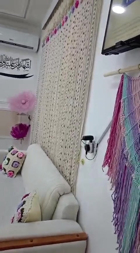 السلام عليكم تخم ٨ مقاعد استعمال قليل متانه عالية خشب صاج شغل درجة أولى اسفنج عالي الاتصال ***********
