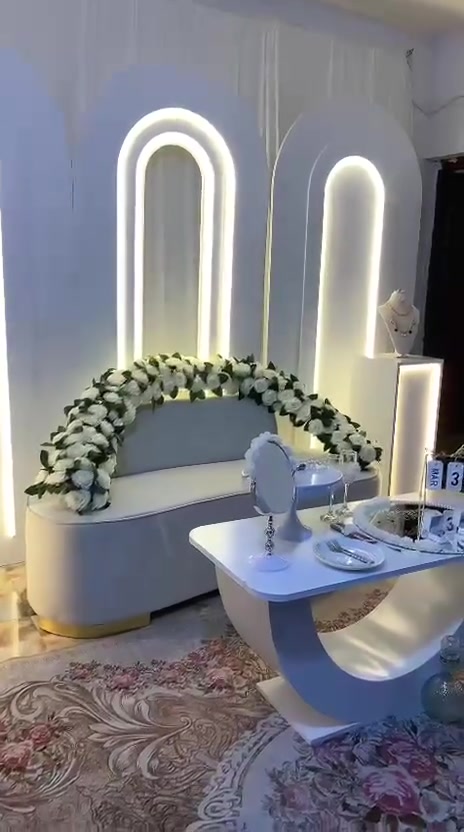كوشة عرس او خطوبة للبيع بل كامل موديل راقي جدا و كوالتي عالي رقم الهاتف *********** وتساب النقل عليكم مكاني ديالئ

